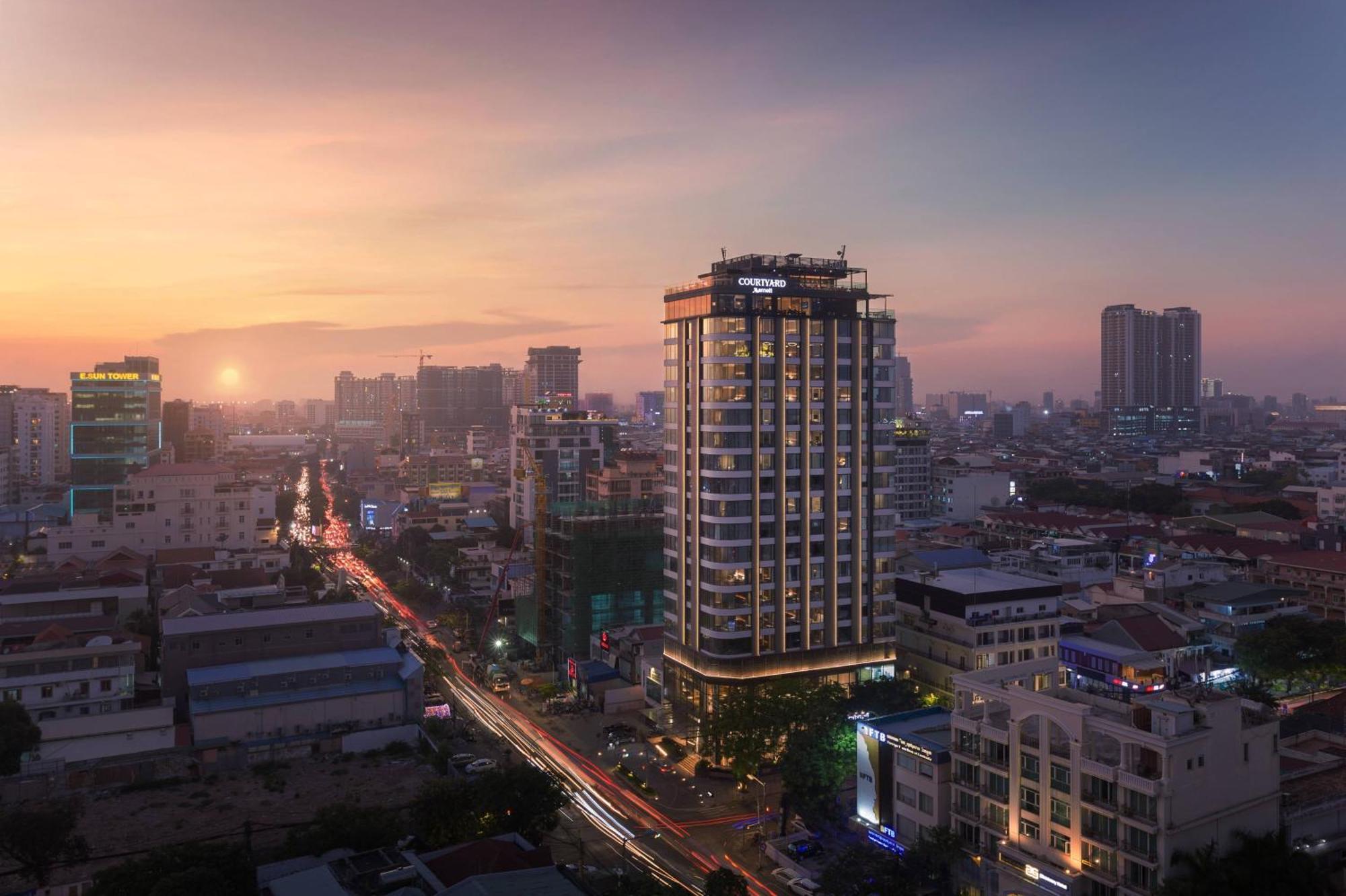 Courtyard By Marriott Phnom Penh Hotell Eksteriør bilde
