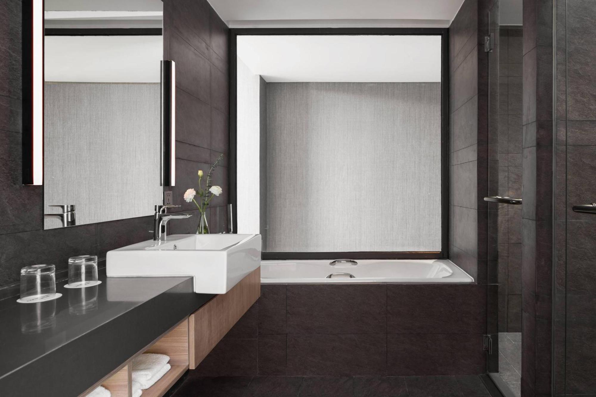 Courtyard By Marriott Phnom Penh Hotell Eksteriør bilde